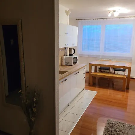 Zuzka * ヴェルカー・ロムニツァ