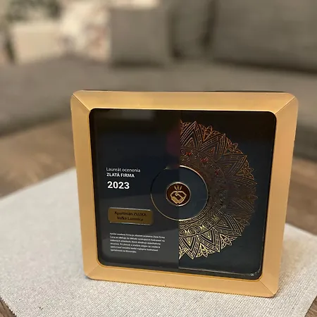 Zuzka ヴェルカー・ロムニツァ